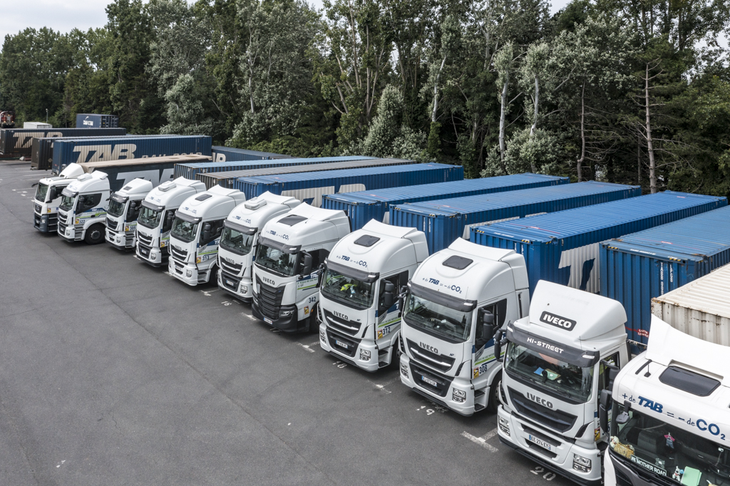 Camions TAB. Bonneuil-sur-Marne. 01 juillet 2021. © Laurent Guichardon.